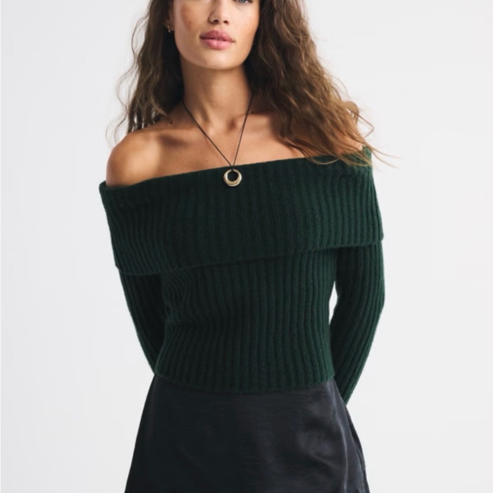Abercrombie Green Off-The-Shoulder Ribbed Sweater